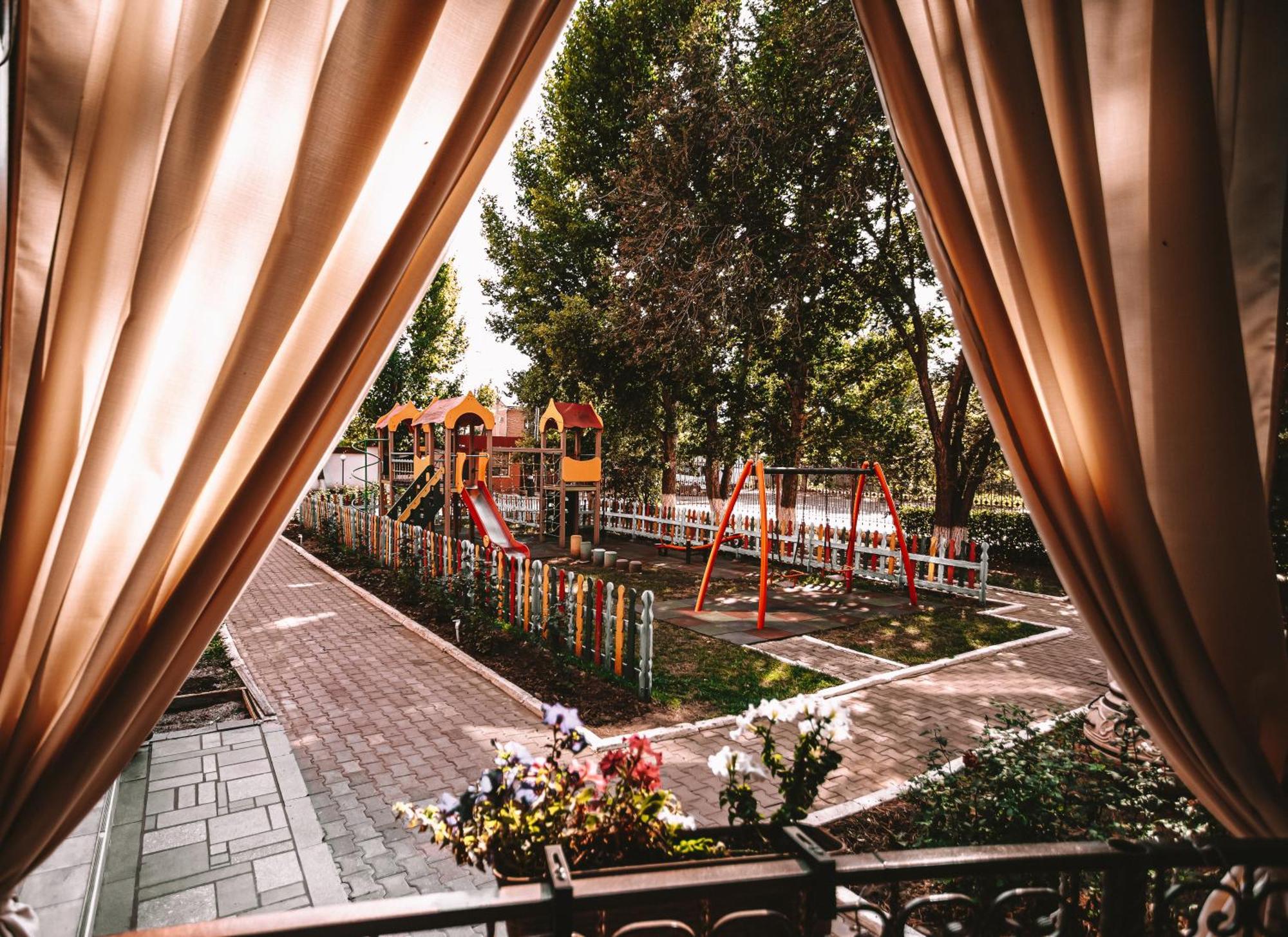 Marko Polo Hotel Akszaj Kültér fotó